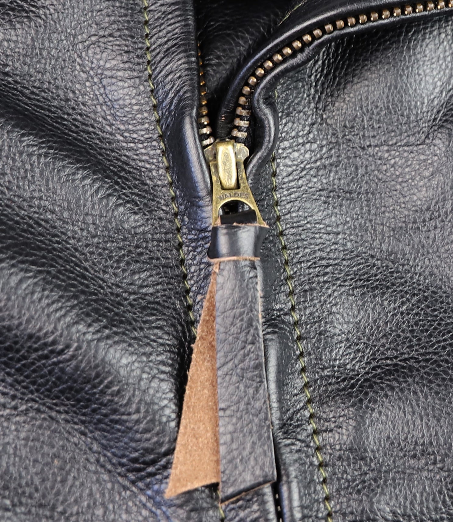 Aero Hooch Hauler, size 40, Blackened Brown Vicenza Horsehide