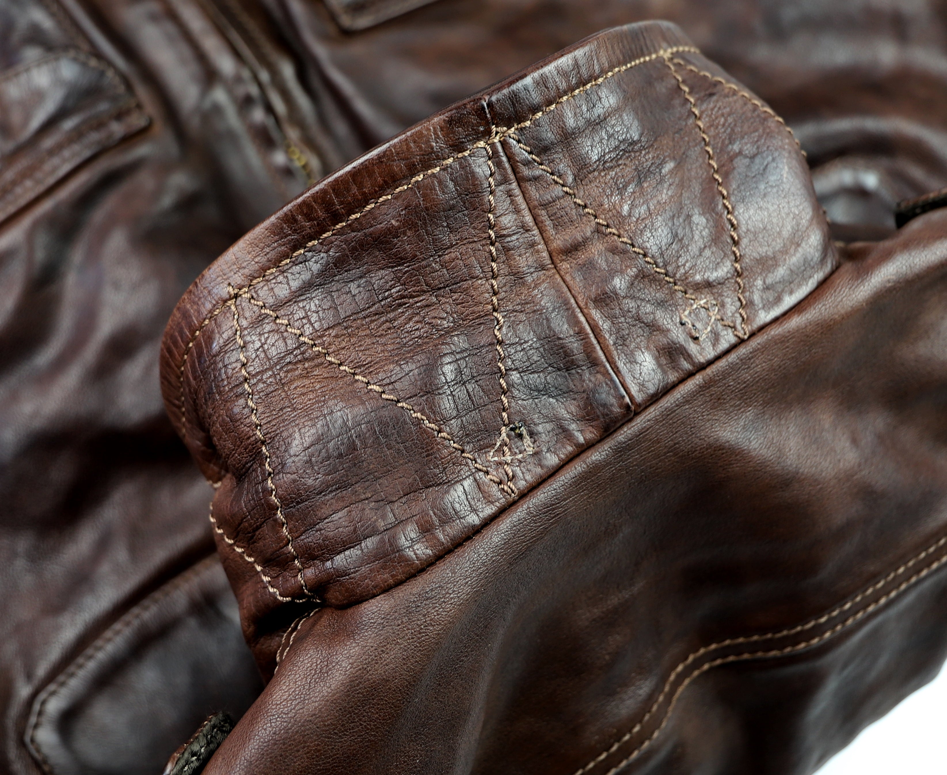 Thedi Atlas Deluxe Half Belt, size XL, Hand Dyed Cocoa Buffalo