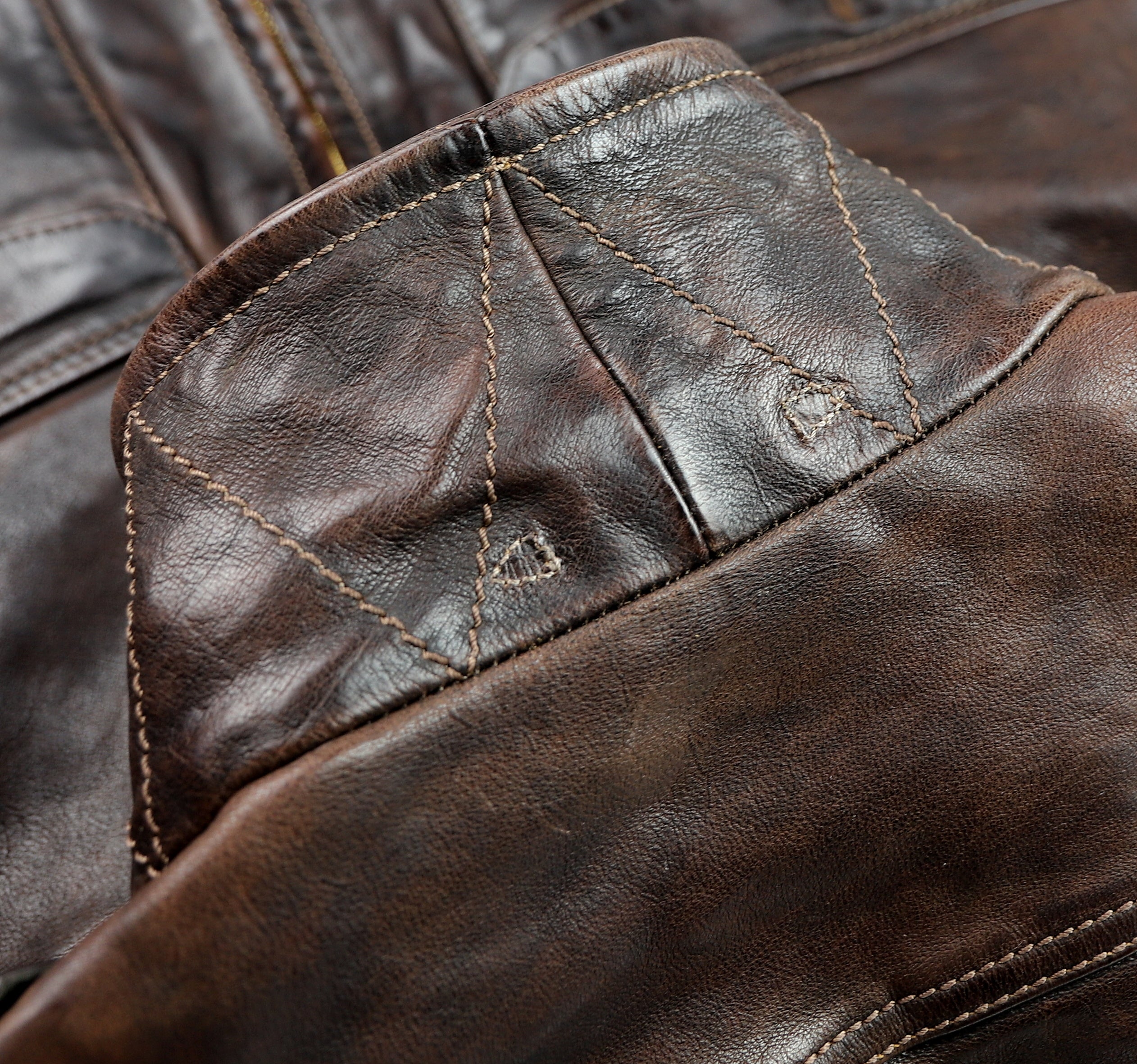 Thedi Atlas Deluxe Half Belt, size Large, Hand Dyed Cocoa Buffalo