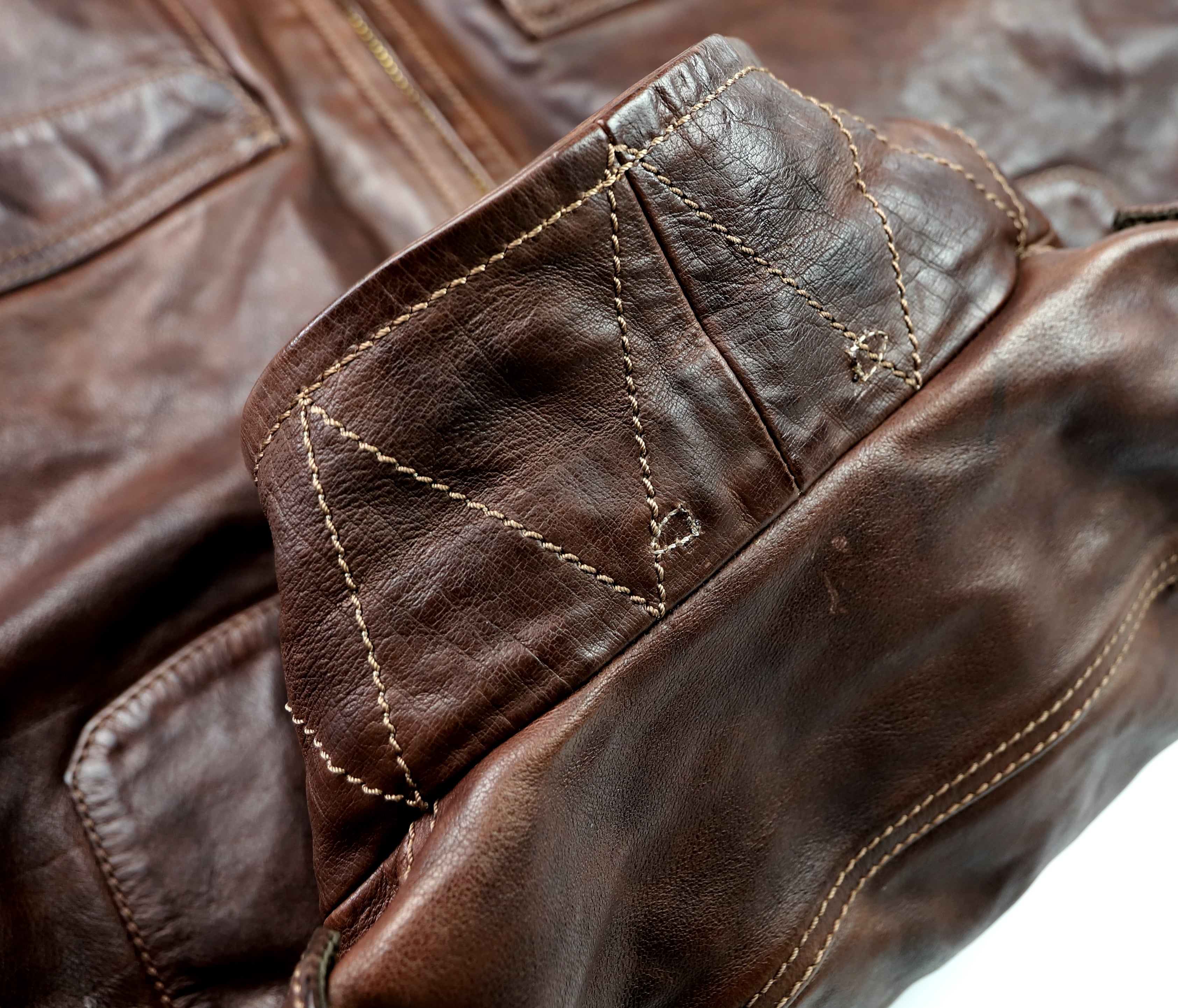 Thedi Atlas Deluxe Half Belt, size Medium, Hand Dyed Cocoa Buffalo